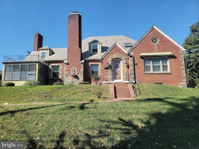 view of front of home with a front yard