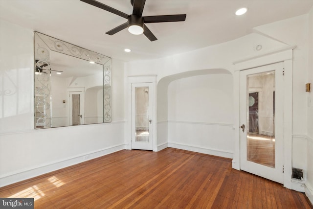 spare room featuring dark wood-type flooring and ceiling fan