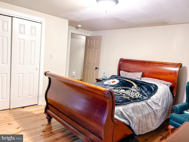 bedroom with light wood-style flooring and a closet