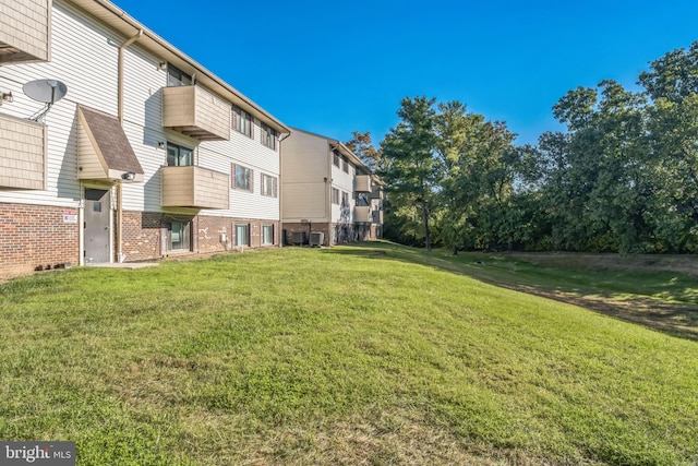 view of yard featuring a balcony