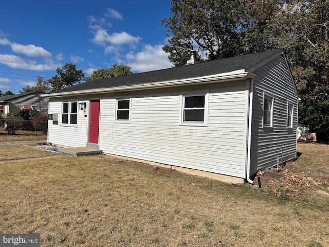 view of front of house with a front yard