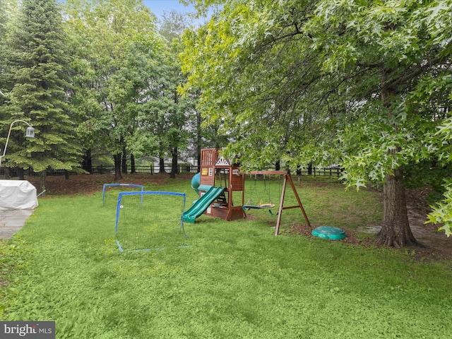 211 Glyndon Meadow Rd, Reisterstown, MD 21136 - view of yard with a playground