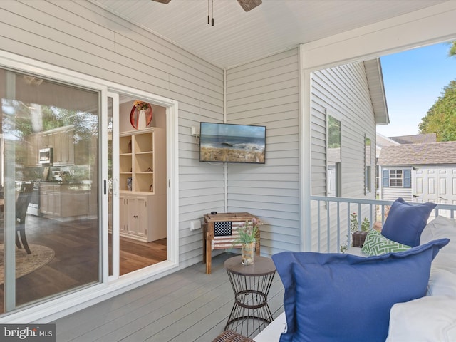 deck with ceiling fan