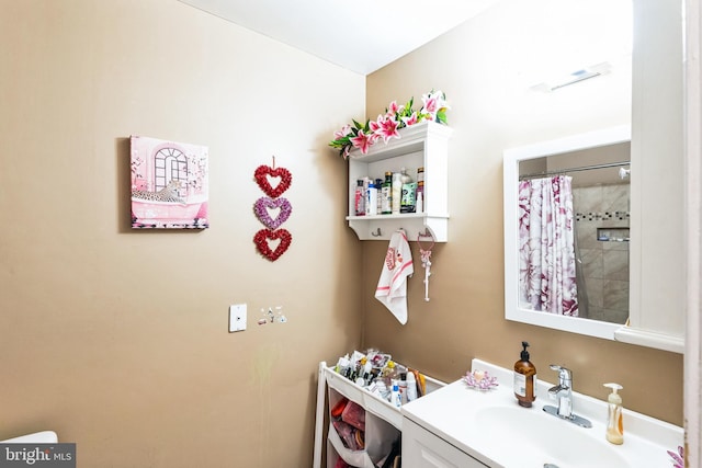 full bathroom featuring vanity and a shower with shower curtain