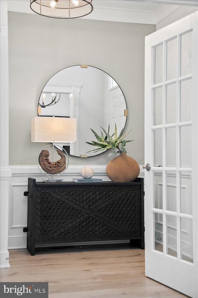 room details featuring hardwood / wood-style flooring and crown molding