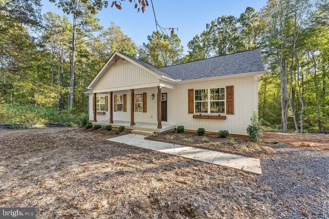 ranch-style house with a porch