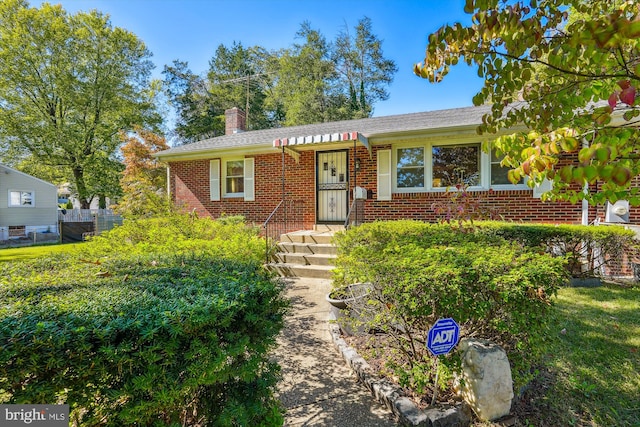 ranch-style house featuring a front lawn