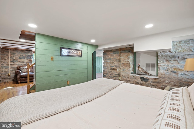 bedroom featuring visible vents, wood finished floors, and recessed lighting