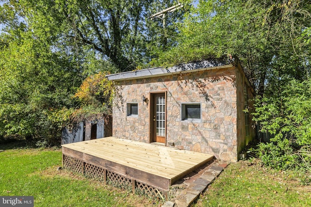 view of outdoor structure with an outbuilding