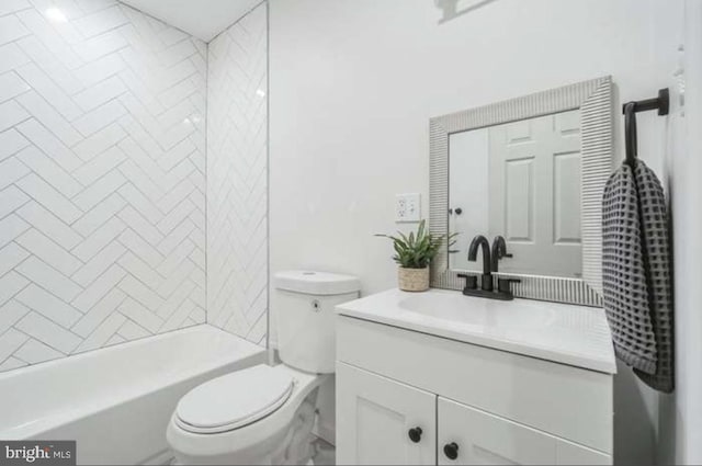 full bathroom with tiled shower / bath, vanity, and toilet