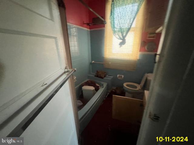 5426 Trinity St, Philadelphia, PA 19143 - bathroom featuring walk in shower and toilet