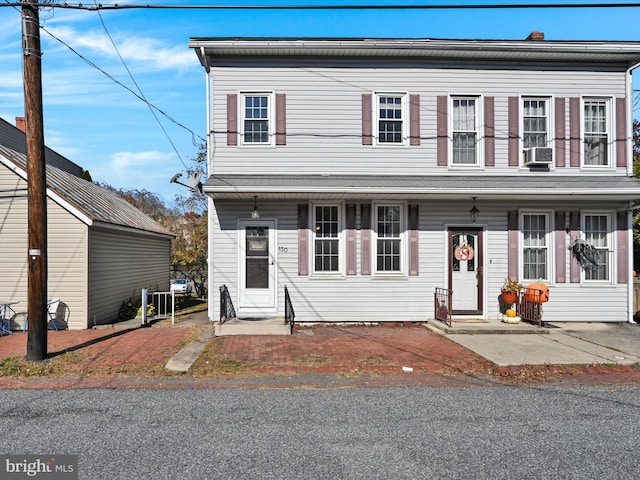 view of front of property featuring a porch