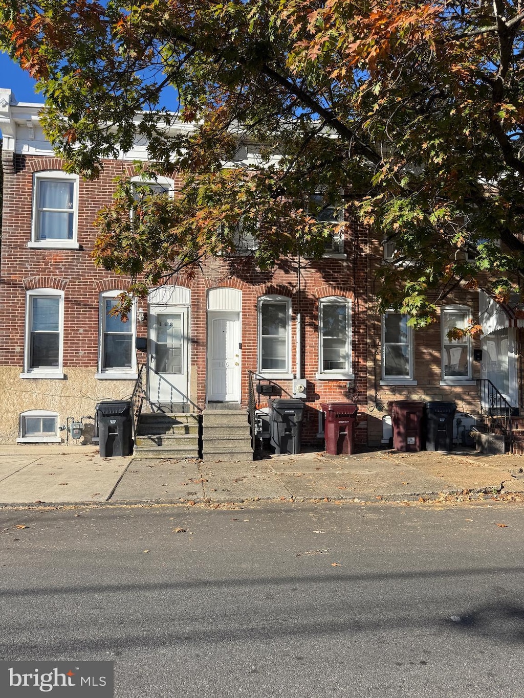 116 Lower Oak St, Wilmington, DE 19805 - view of property featuring brick siding and entry steps