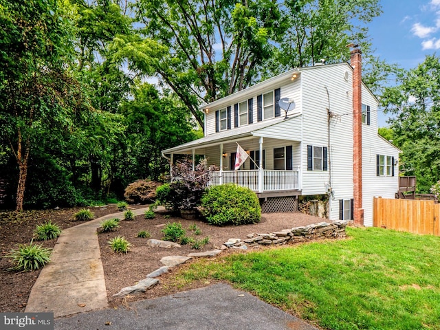 view of front of house featuring a front lawn and covered porch