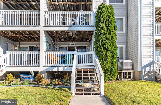 exterior space featuring a lawn and ceiling fan