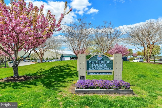 view of home's community featuring a lawn