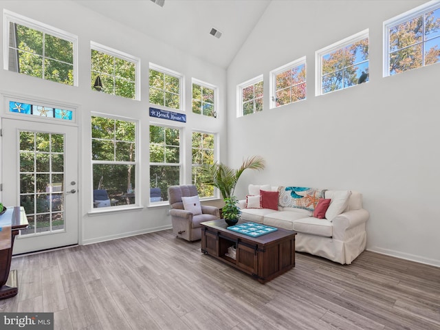 sunroom with vaulted ceiling