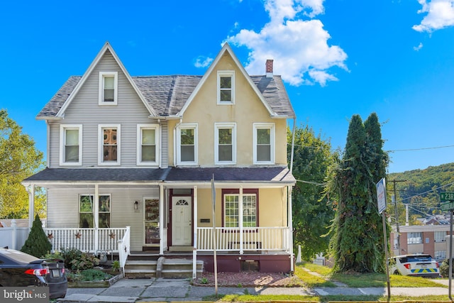 view of front of property featuring a porch