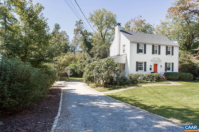 view of front of property with a front yard