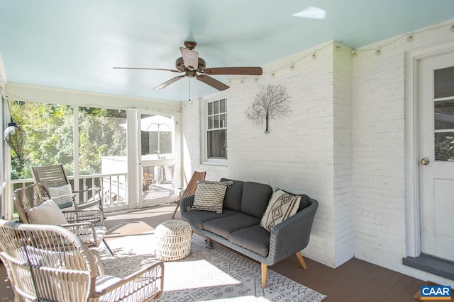 sunroom with ceiling fan