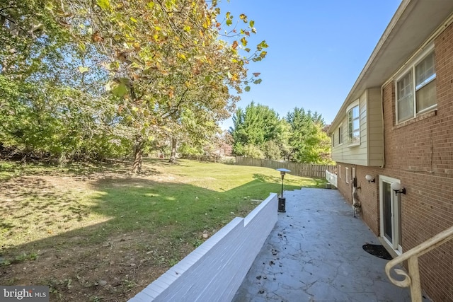 view of yard featuring a patio