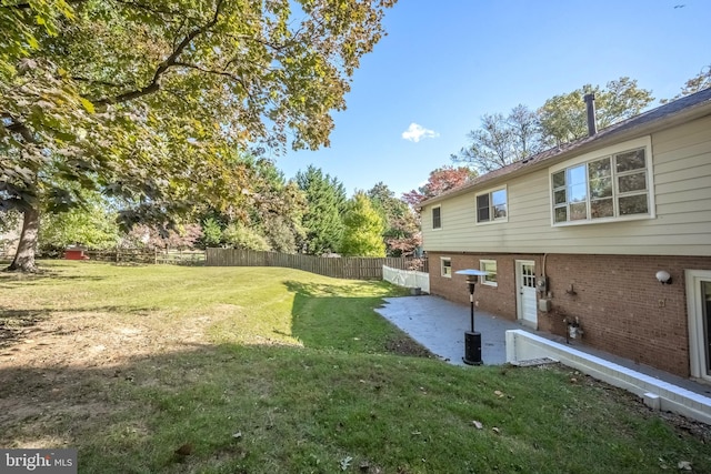 view of yard featuring a patio