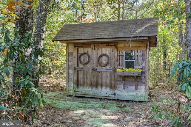 view of outbuilding