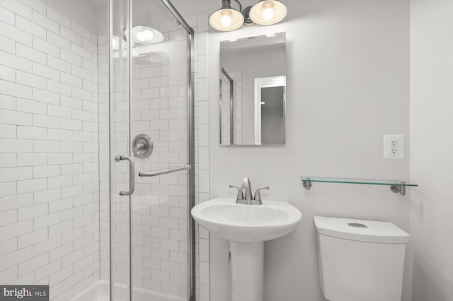 bathroom with toilet and an enclosed shower