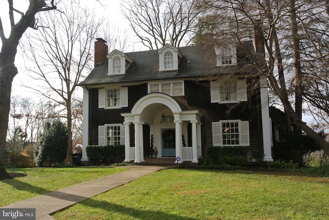 view of front of house with a front yard