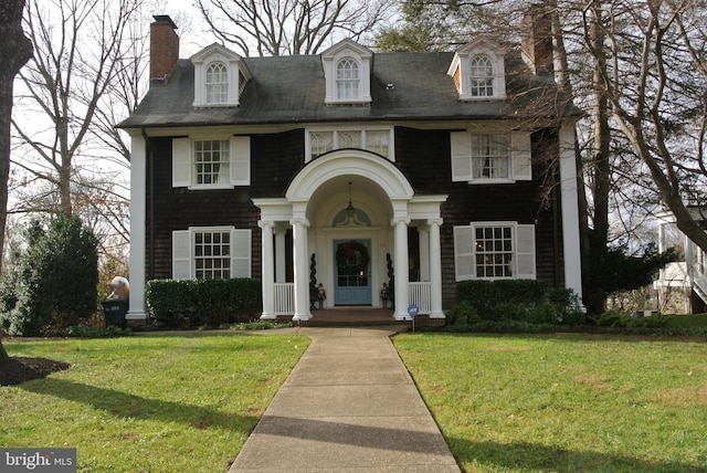 view of front of house with a front lawn