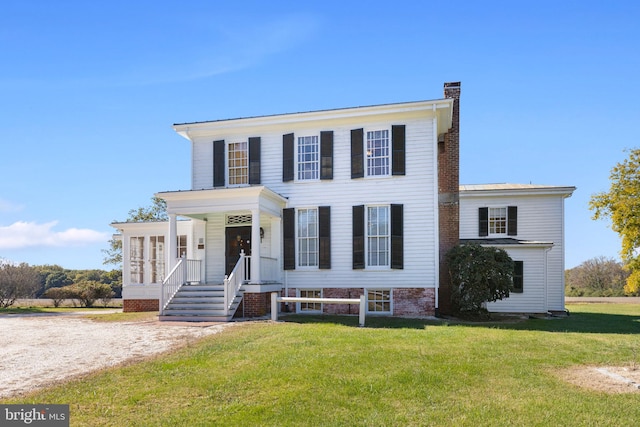 view of front of house with a front lawn