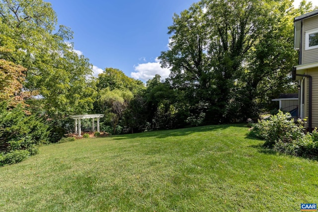 view of yard with a pergola