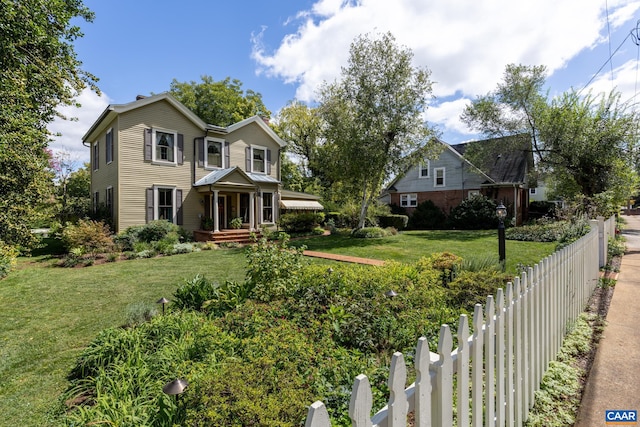 view of front of home featuring a front yard