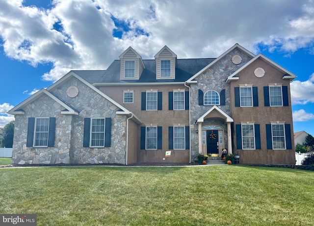 view of front of property featuring a front lawn