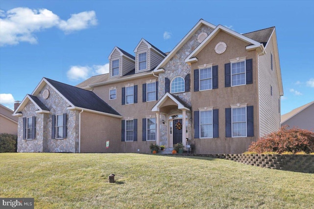 view of front of property featuring a front yard