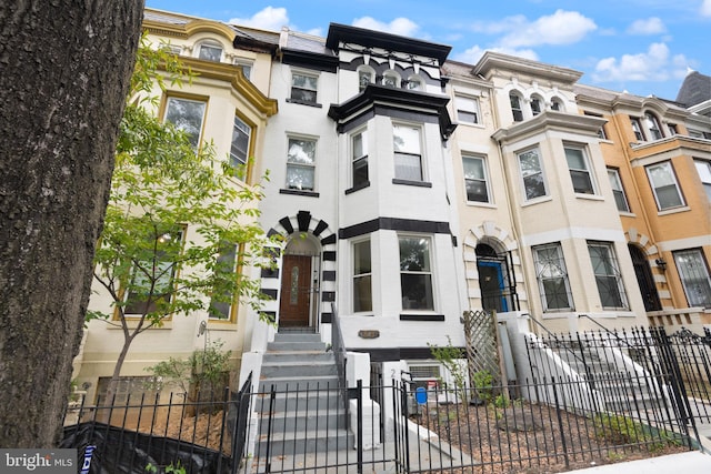 view of front of property with a fenced front yard