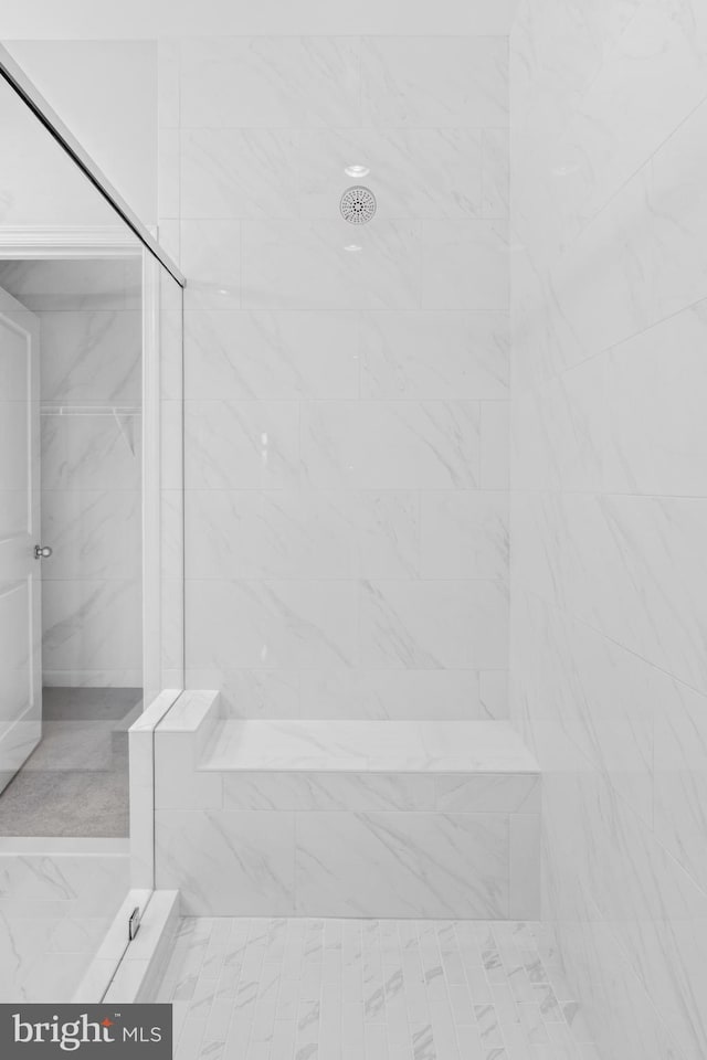 bathroom featuring a tile shower