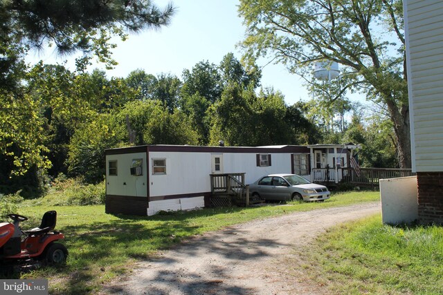 manufactured / mobile home with a front lawn