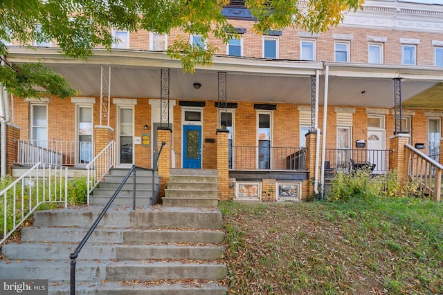 entrance to property featuring a porch