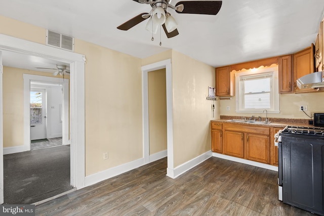 kitchen featuring range with gas cooktop, sink, ceiling fan, extractor fan, and dark hardwood / wood-style floors