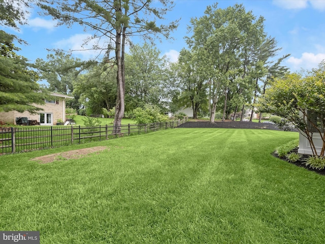 8018 Martown Rd, Laurel, MD 20723 - view of yard