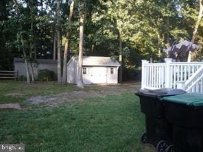 view of yard with a shed