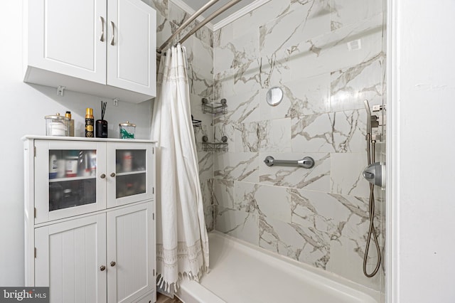 bathroom featuring curtained shower