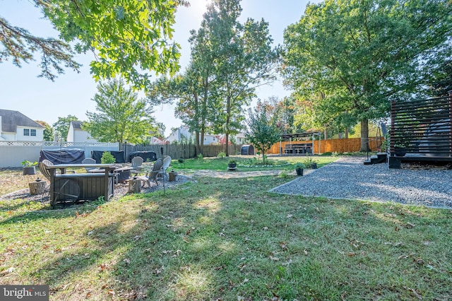 view of yard featuring a fenced backyard