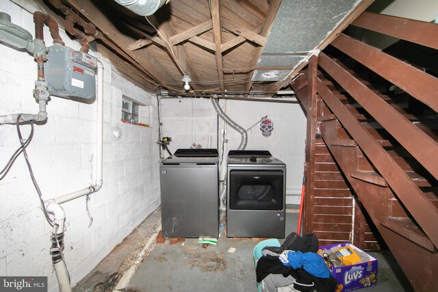 basement featuring washing machine and dryer