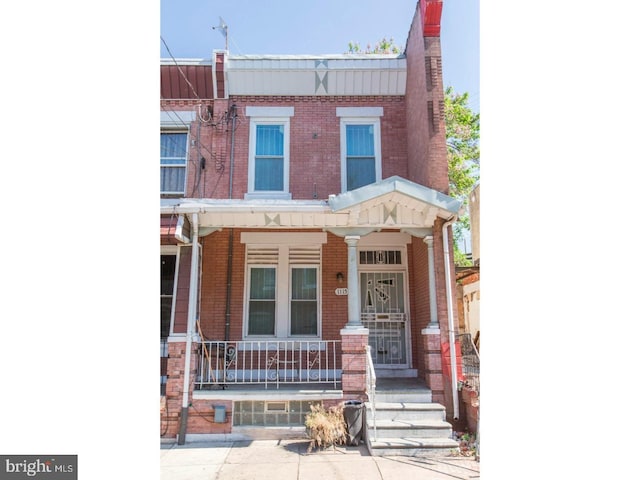 view of front of house featuring covered porch