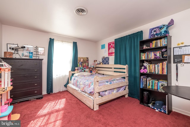 bedroom with carpet flooring