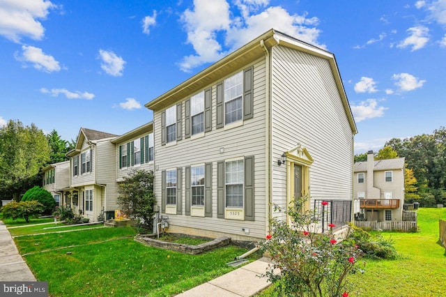 exterior space featuring a front yard