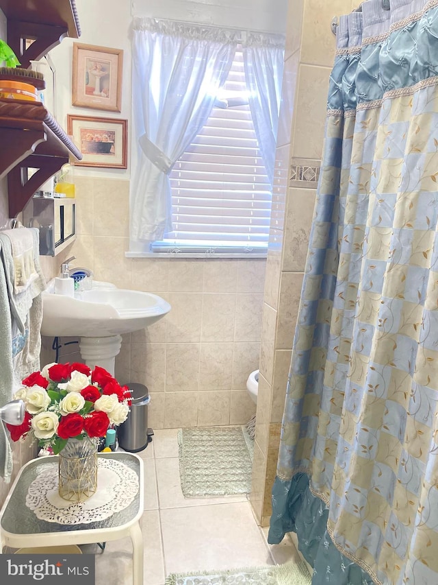 bathroom featuring tile patterned floors, tile walls, sink, and a shower with curtain