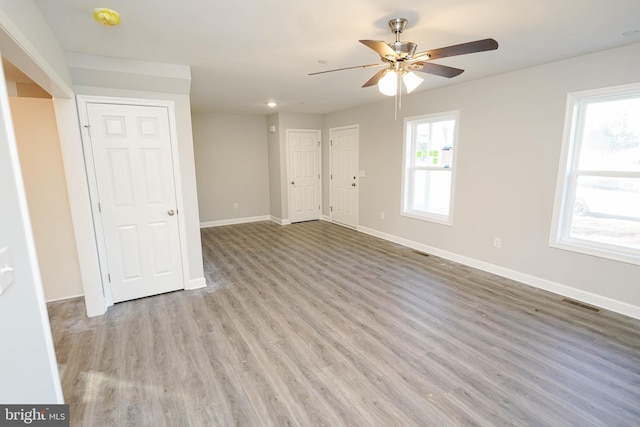 empty room featuring light hardwood / wood-style floors and ceiling fan